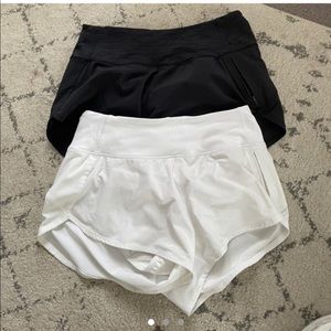 OUTDOOR VOICES SHORTS SIZE SMALL IN BLACK &  WHITE